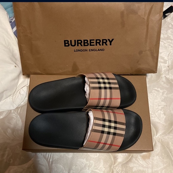 BURBERRY SLIDES